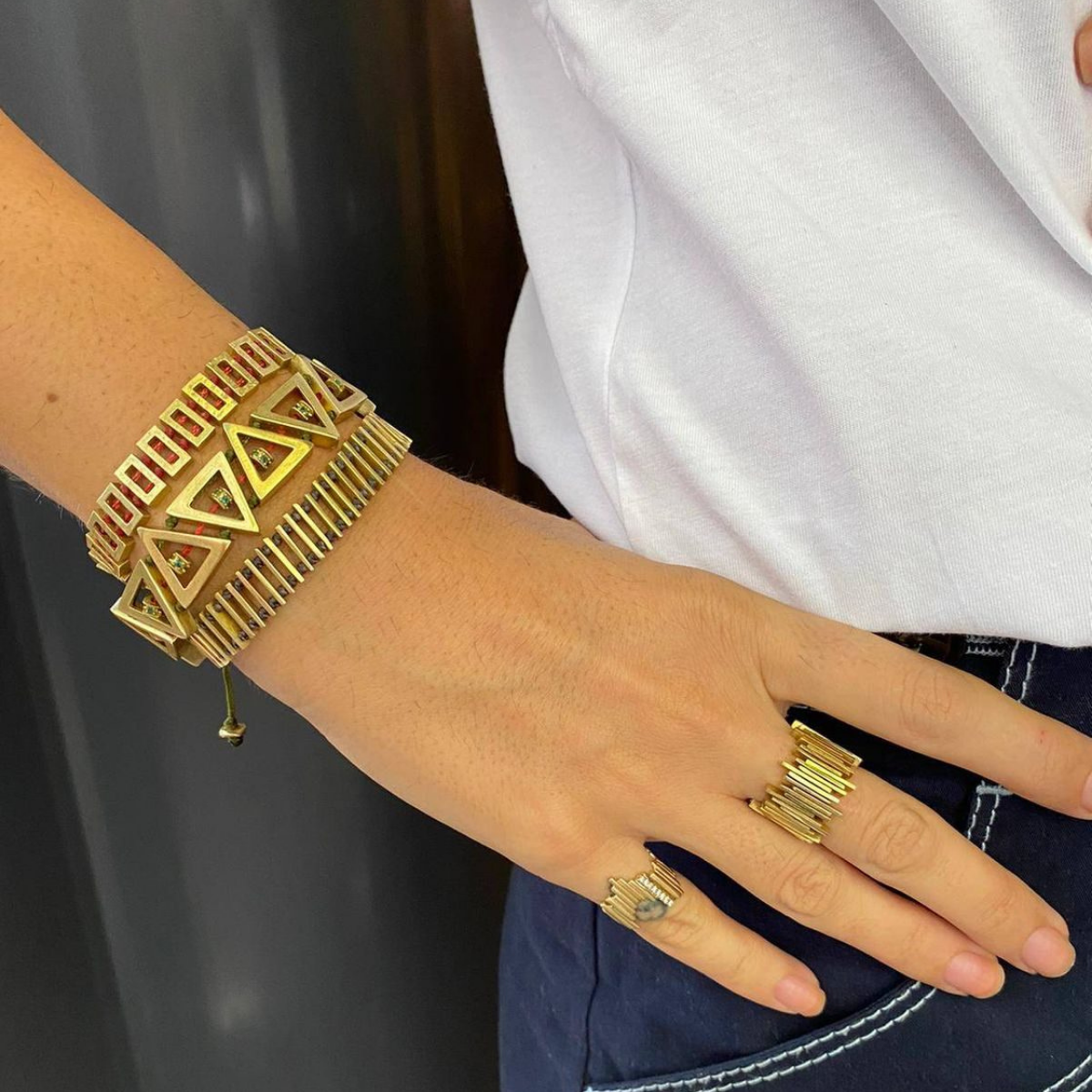 Axis armband