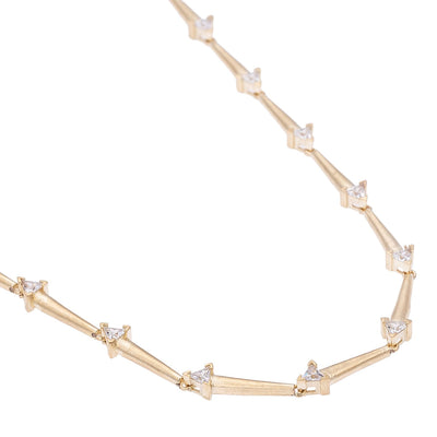 Driehoekige stenen ketting