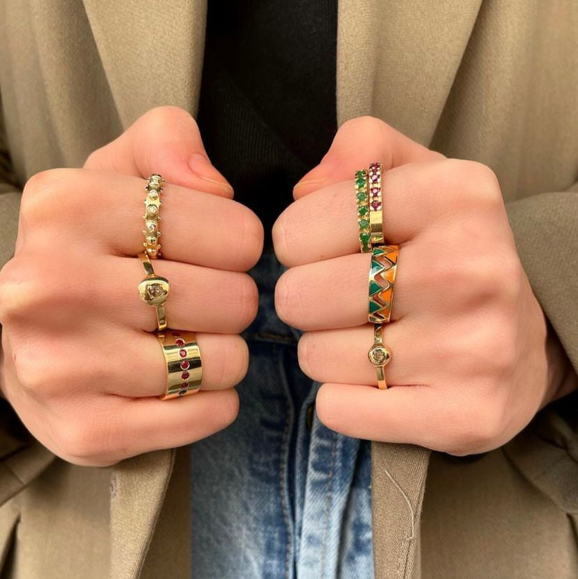 Elegante gouden ring met rhodolietstenen